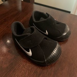 Nike crib shoes